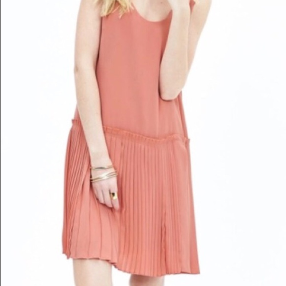 NWT Banana Republic Peach pleated sleeveless dress